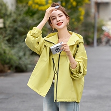 短款外套女2026春新款连帽抽绳休闲防风户外冲锋衣，女装短外套，美沁