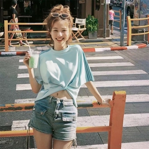 抖音得物品质二开240克宽松纯棉美式潮牌印花三条杠中性风短袖T恤图片