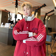 酒红色