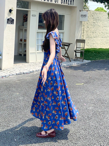 时髦前后两穿碎花小飞袖连衣裙女2025夏季休闲蓝色荷叶边拼接长裙图片
