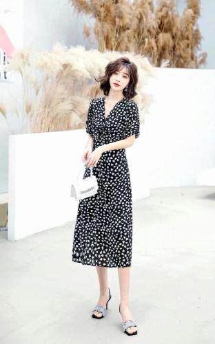 夏季新款韩版雪纺连衣裙，女装连衣裙，时尚靓女孩