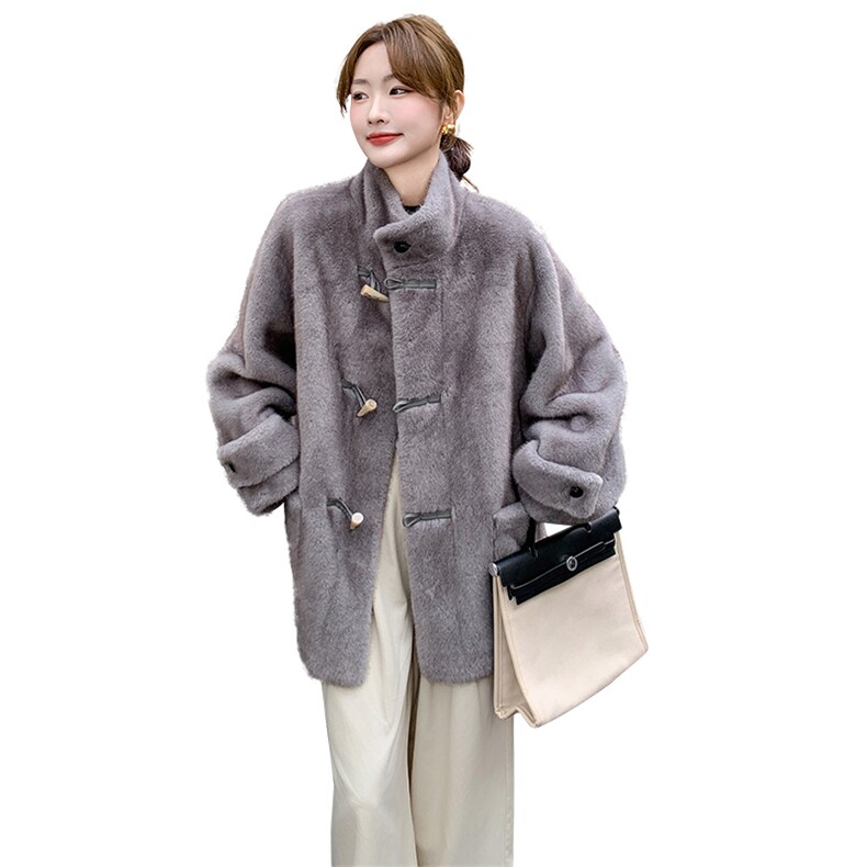 灰色复古高级感牛角扣皮毛一体外套女2025冬新款气质立领毛绒上衣,女装短外套,2C317