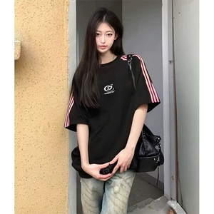 抖音得物品质二开240克宽松纯棉美式潮牌印花三条杠中性风短袖T恤图片