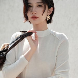 女士半高领八字肩套衫图片