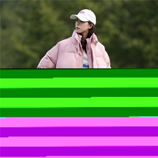 粉红色