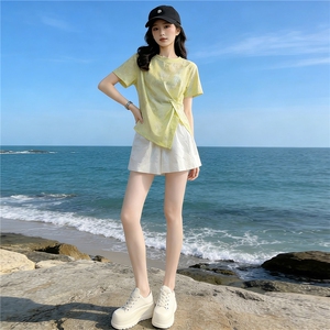 欧韩时尚潮流套装女夏新款圆领印花侧开叉短袖上衣蕾丝短裤两件套图片