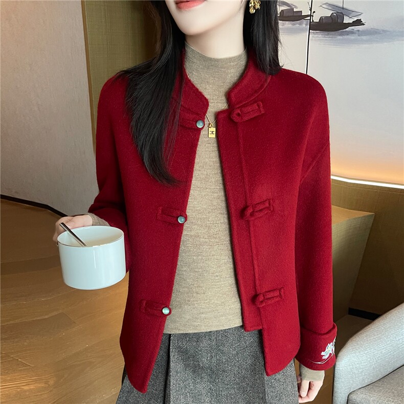 2025年秋季新款百搭女士系扣袖口提花长袖圆领短款大衣,女装双面呢大衣,召鑫羊绒双面呢