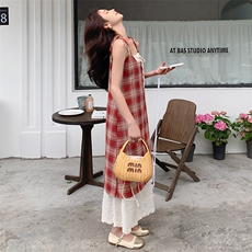 森系田园风红色格纹连衣裙女2025夏季新款超火蕾丝拼接漂亮吊带裙，女装连衣裙，浙宝220