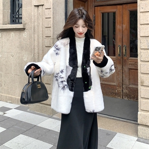 白色新中式国风羊羔绒外套女冬季新款小个子气质加绒加厚皮毛一体图片