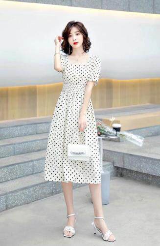 夏季新款。雪纺连衣裙，女装连衣裙，时尚靓女孩