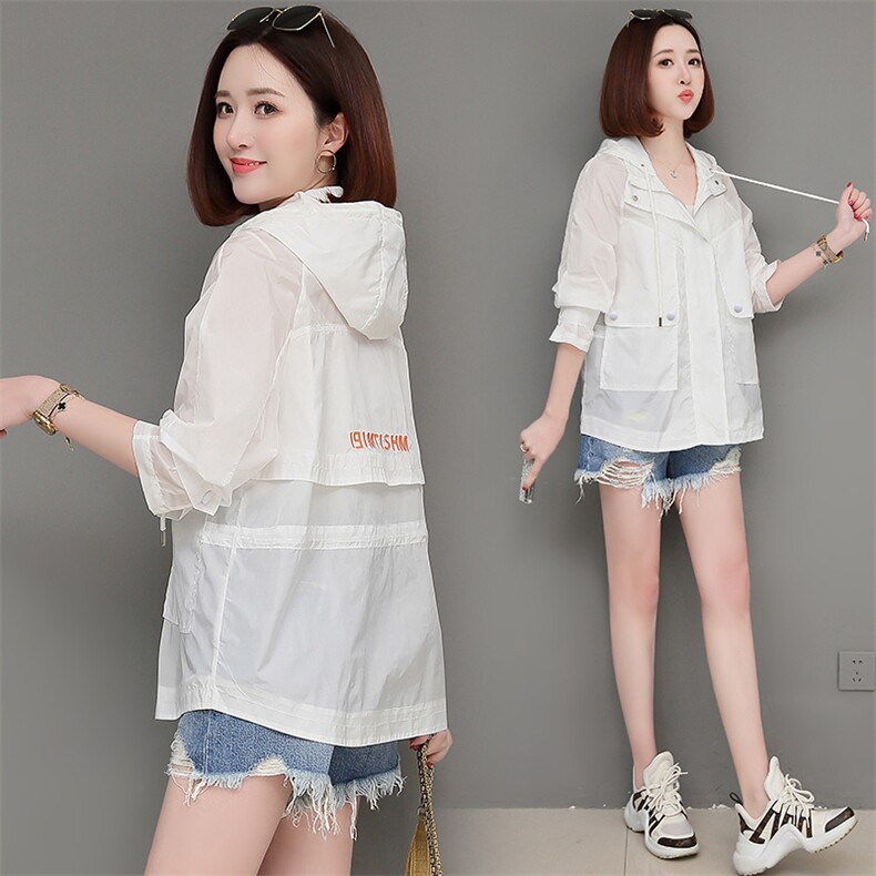 2021年夏季通勤连帽拉链长袖薄款短款宽松防晒衣，女装防晒衣，依万里