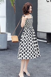 现货2022夏新款时尚吊带裙大波点休闲修身显瘦中长款小众连衣裙图片