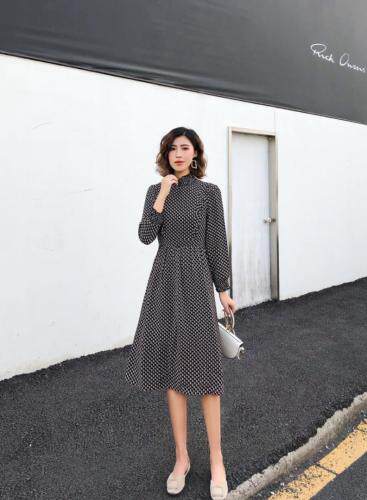 现货高领内搭连衣裙自然收腰设计很显瘦，女装连衣裙，荷塘月色