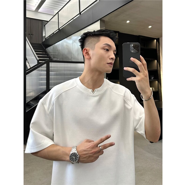 网络图现货潮流显肩宽小V设计款男士高级感宽松短袖T恤JM24-P28，男装T恤，星座715-7