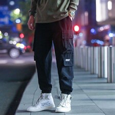 黑色