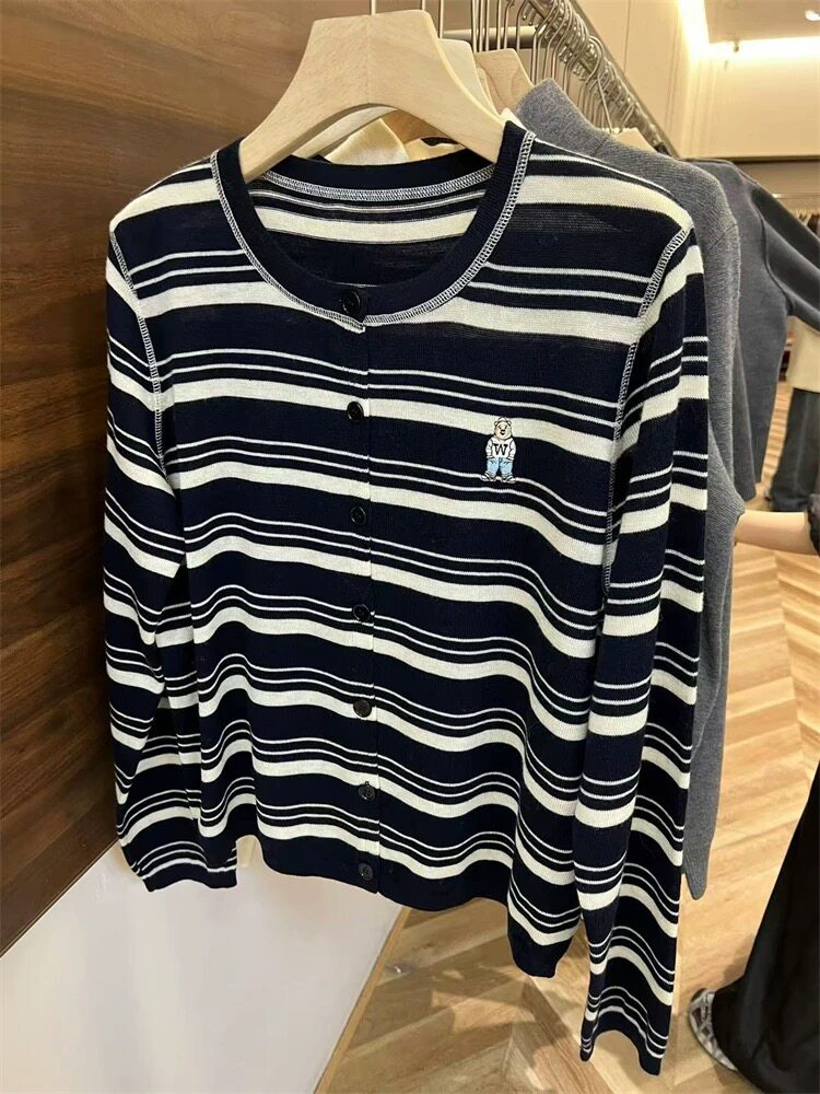 卡通刺绣条纹精纺羊毛圆领开衫图片