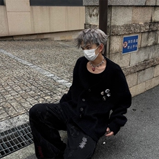 网图2025紫色V领针织开衫胸针宽松慵懒毛衣外套A025-GM19802-P59，男装针织衫/毛衣，电商A025