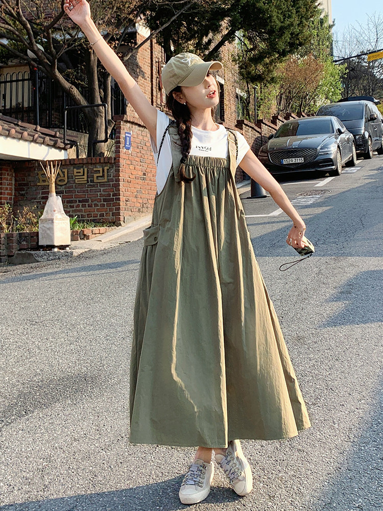 ootd穿搭慵懒风军绿色工装背带连衣裙女夏2025超火好看长裙两件套,女装运动套装,浙宝285（原212）