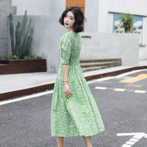 2021新款夏季连衣裙女泡泡袖V领小碎花中长裙收腰显瘦，女装连衣裙，瑶迪依秀