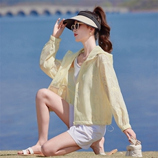 今年流行独特花花立领白色外套女春2025新款小个子防晒棒球服夹克，女装短外套，靓衣阁