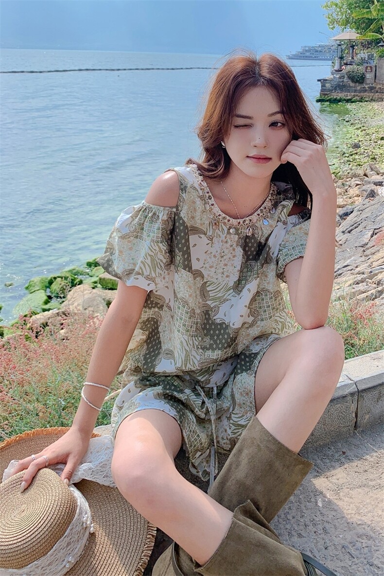 度假风穿搭套装2025年夏季新款露肩上衣裤裙小个子减龄印花两件套,女装套装/套裙,千寻