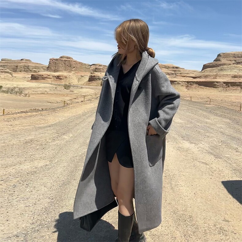 2025年夏季常规中长款长袖一粒扣纯色牛角扣简洁大方时尚百搭，女装双面呢大衣，蒙绒特