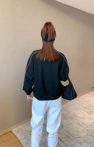 新品圆领长袖纯棉刺绣卫衣，女装卫衣/绒衫，伊歌莉