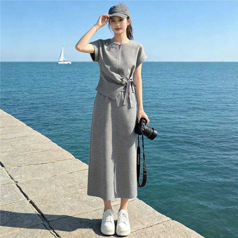 设计感时尚气质套装裙女夏款亮片设计短袖上衣中长款半身裙两件套，女装套装/套裙，江南