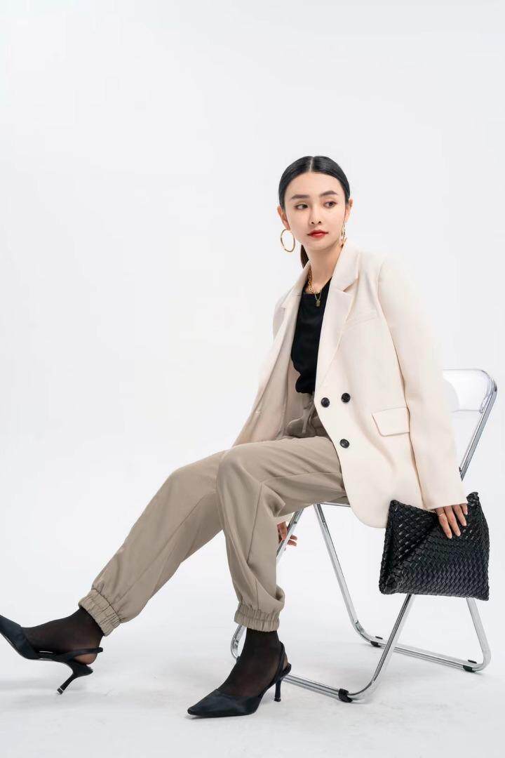 现货小西装两色三码，女装西装，艾涵o