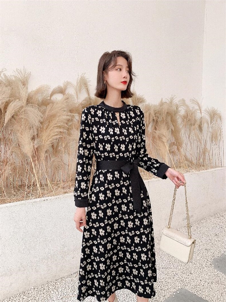 针织印花弹力修身连衣裙，女装连衣裙，荷塘月色