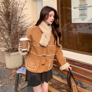 咖色围巾刺绣小香风厚外套2025新款女冬短款巨好看皮毛一体棉服衣图片
