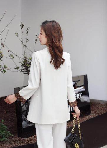 春装新款简单大方小西装，女装西装，倾爽