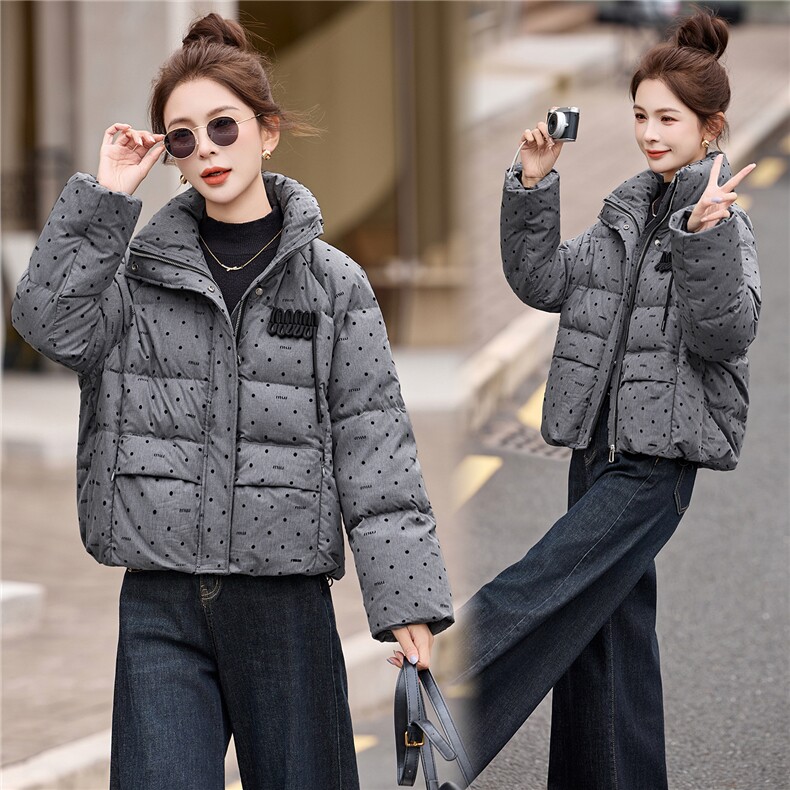 设计感洋气波点羽绒服女短款2025冬新款90%白鸭绒面包服外套,女装羽绒服,姿衣坊