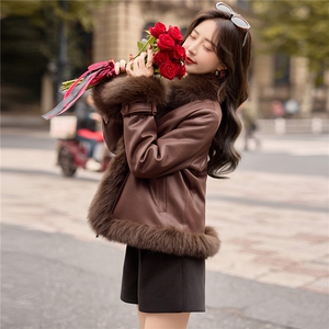 现货《鹅绒服》2025年冬季高端狐狸真毛加厚保暖皮草短外套韩版图片