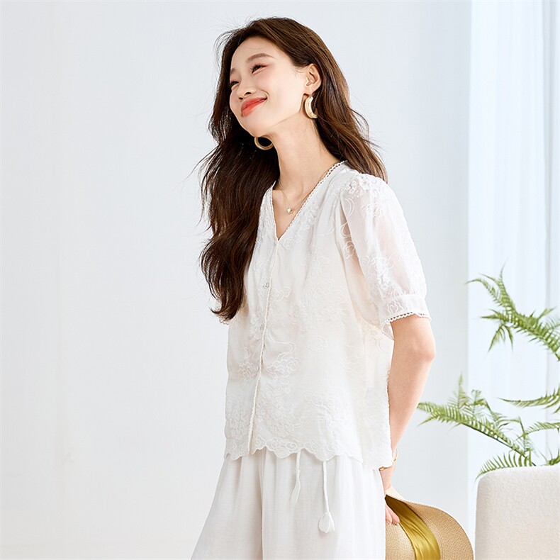 v领蕾丝刺绣衬衫女2025夏季新款七分袖短款轻薄衬衣上衣漂亮小衫,女装衬衫,3200格调