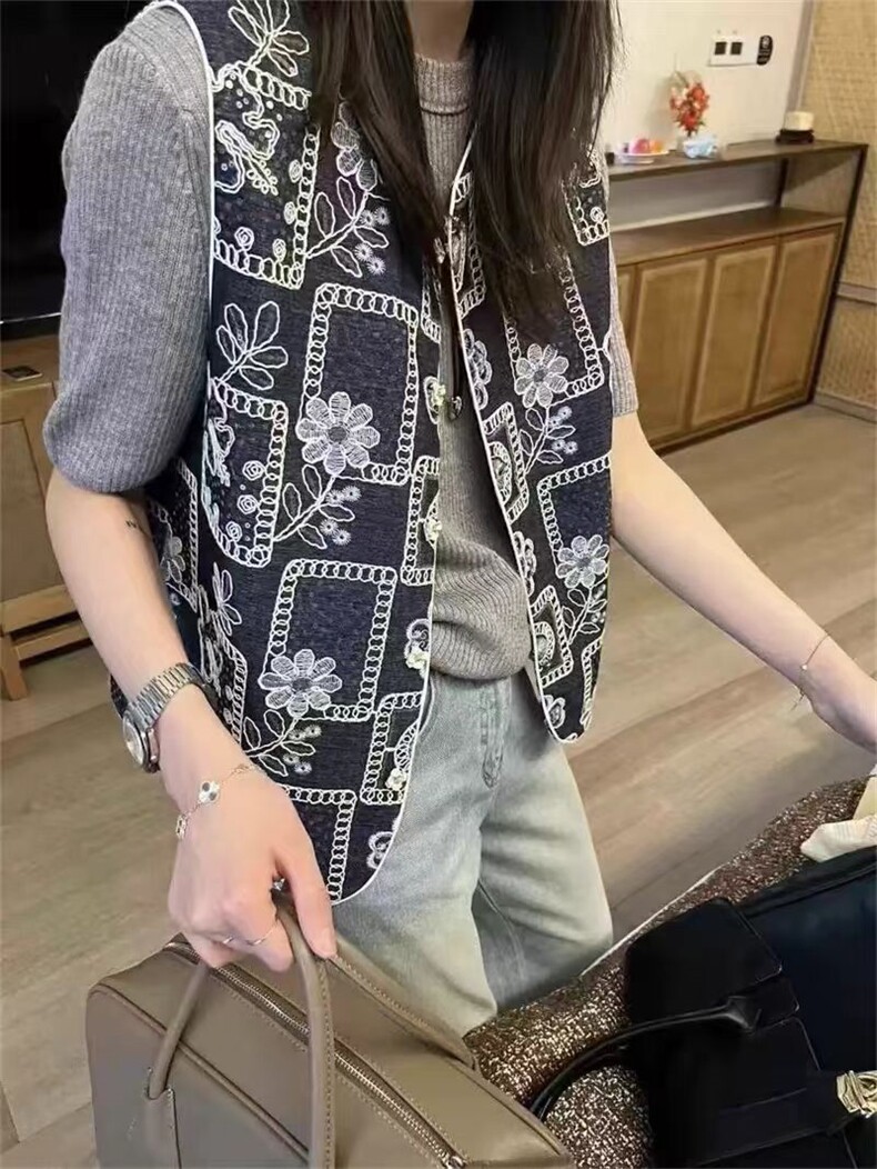 2025简约百搭刺绣牛仔马甲,女装衬衫,湘姗