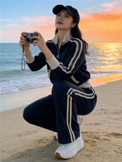 休闲运动套装女装春季新款蓝色短款外套上衣阔腿裤两件套洋气减龄，女装套装/套裙，江南