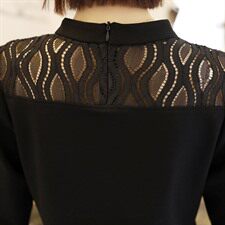 拉链拼接绣花九分袖件中长款2021年春季圆领连衣裙宽松休闲时尚，女装连衣裙，安之芮娜