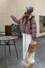 现货小个子连帽短款羽绒服女冬季新款白鸭绒洋气保暖外套面包服，女装羽绒服，网红馆