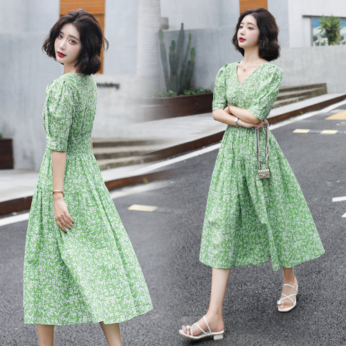 2021新款夏季连衣裙女泡泡袖V领小碎花中长裙收腰显瘦，女装连衣裙，瑶迪依秀