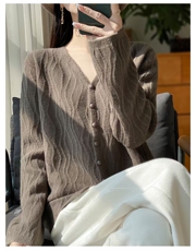 2025亲肤绒纯色纽扣宽松开衫，女装针织衫/毛衣，东正羊绒