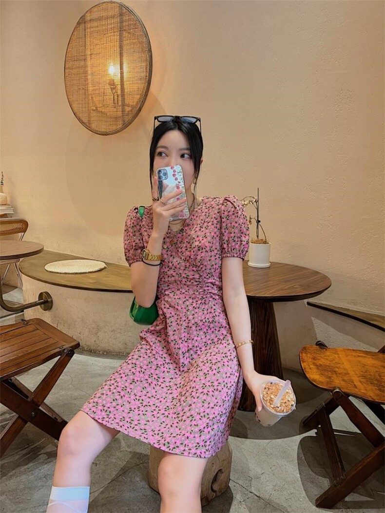 前侧两边抽皱连衣裙，女装连衣裙，玩美