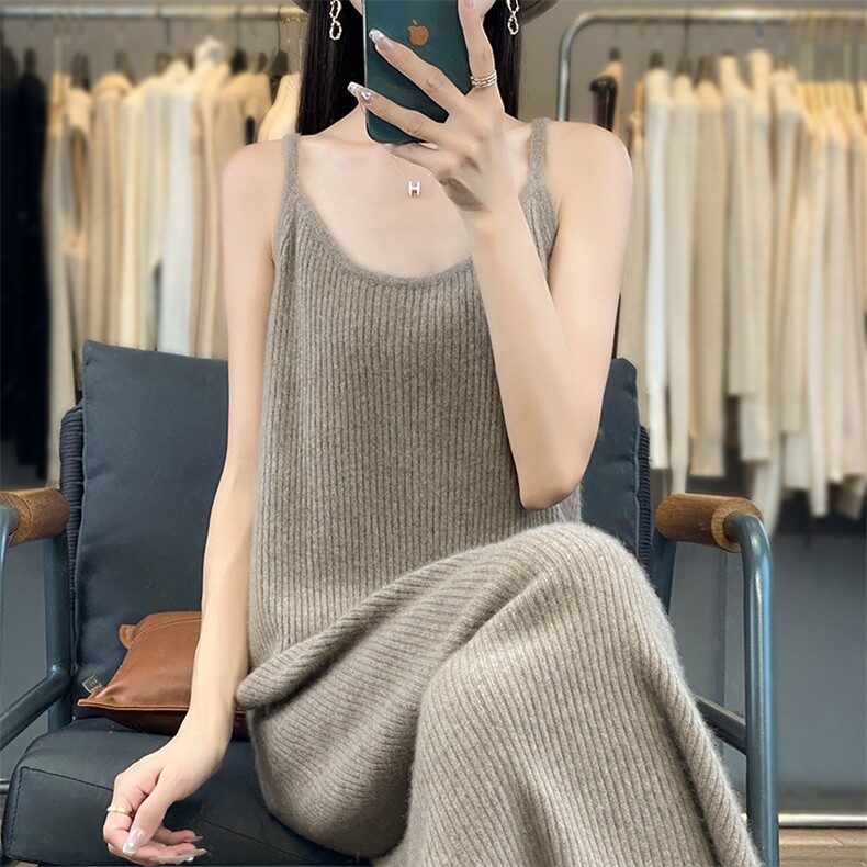 2025年秋季新款百搭V领羊毛吊带裙,女装连衣裙,蒙亿羊绒