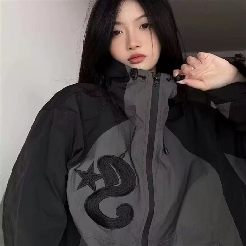 2025时尚美式街头拼接加厚防晒衣服冲锋衣个性宽松户外机能外套女图片