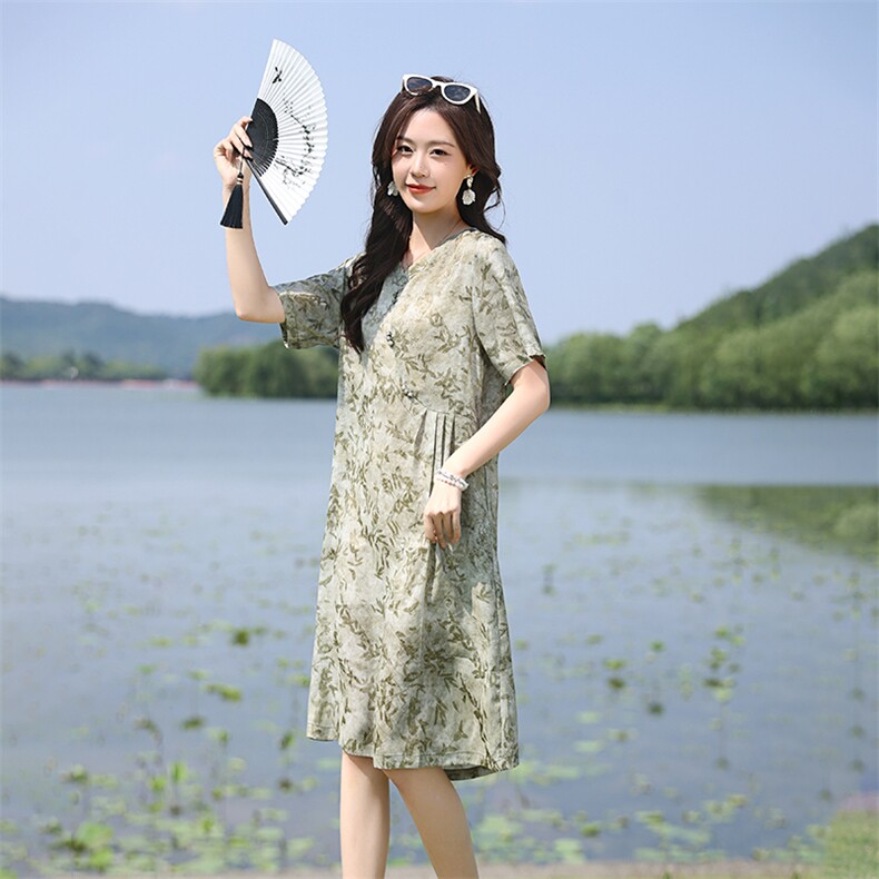 高端时尚复古盘扣碎花雪纺连衣裙女2025夏季新款洋气宽松显瘦裙子,女装连衣裙,凝聚力
