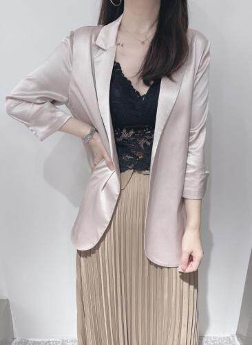 流金岁月醋酸西装外套 这件套装真的是从风格和款式上相当讨巧，女装西装，蓝衣可