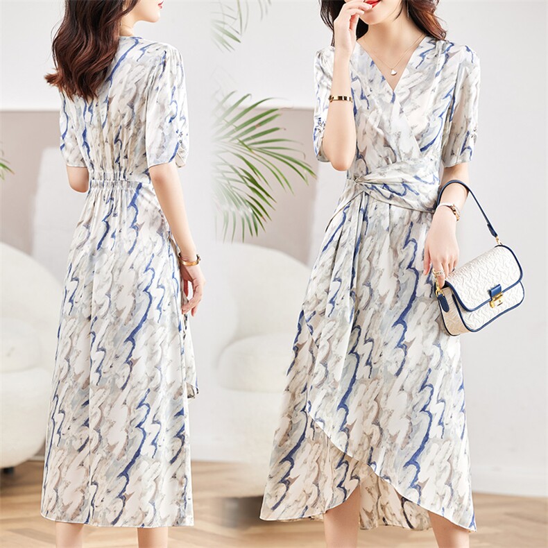 2024年夏季新款休闲风短袖高腰不规则V领印花长款女装连衣裙，女装连衣裙，初闻兮