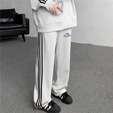 白灰色裤子
