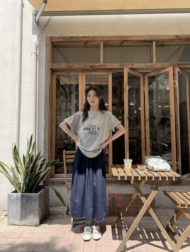 新款夏季薄料显瘦高腰设计感压褶a字牛仔半身裙,女装半身裙,湘姗