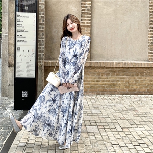 蓝色超仙绝美碎花裙长裙女2025秋新款法式显瘦度假风超好看连衣裙图片